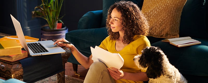 woman reading estatement